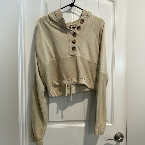 Free People Cropped Hoodi Sweatershirt with Oversized buttons and hood EUC - Picture 2 of 5